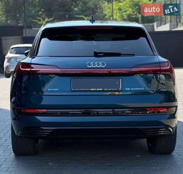 Позашляховик / Кросовер Audi e-tron 2021 в Чернівцях