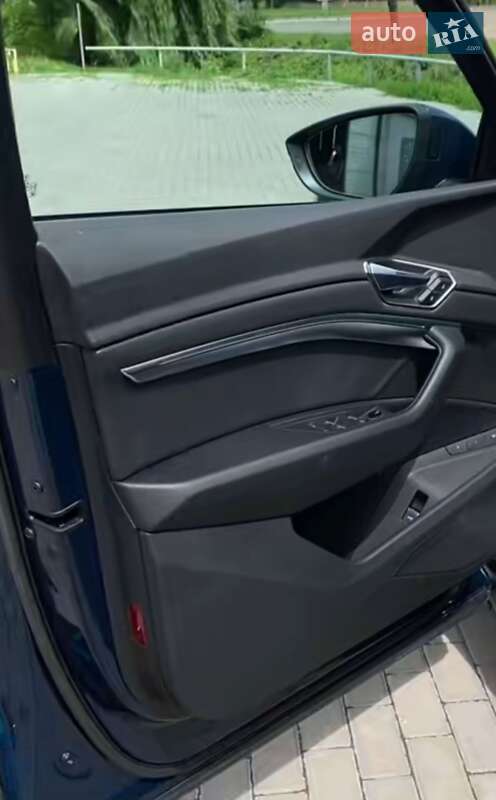Позашляховик / Кросовер Audi e-tron 2021 в Чернівцях