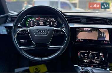 Внедорожник / Кроссовер Audi e-tron 2021 в 