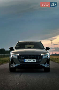 Позашляховик / Кросовер Audi e-tron 2022 в Лубнах