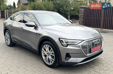 Внедорожник / Кроссовер Audi e-tron 2023 в 