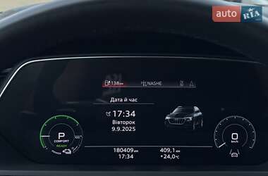 Позашляховик / Кросовер Audi e-tron 2022 в 