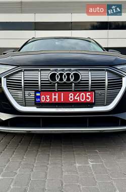 Позашляховик / Кросовер Audi e-tron 2022 в 