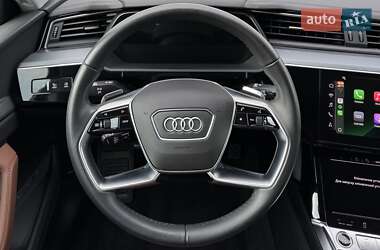 Позашляховик / Кросовер Audi e-tron 2022 в 
