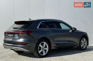 Внедорожник / Кроссовер Audi e-tron 2022 в 