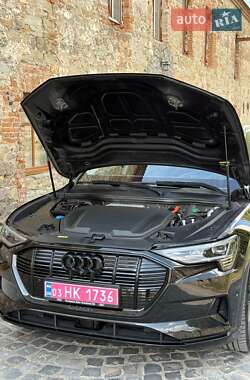 Внедорожник / Кроссовер Audi e-tron 2019 в 