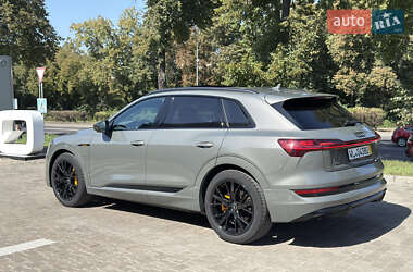 Внедорожник / Кроссовер Audi e-tron 2023 в 