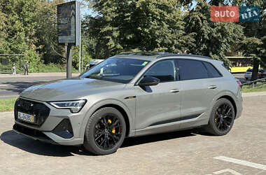 Внедорожник / Кроссовер Audi e-tron 2023 в 