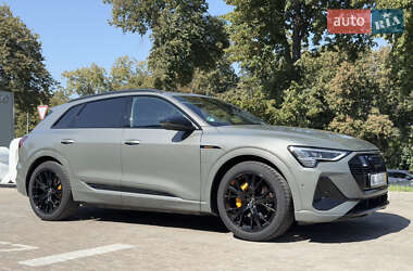 Внедорожник / Кроссовер Audi e-tron 2023 в 
