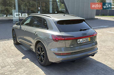 Внедорожник / Кроссовер Audi e-tron 2023 в 
