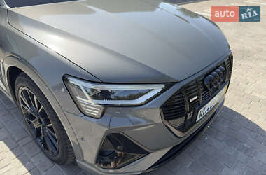 Внедорожник / Кроссовер Audi e-tron 2023 в 