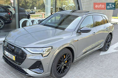 Внедорожник / Кроссовер Audi e-tron 2023 в 