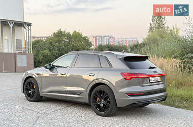 Внедорожник / Кроссовер Audi e-tron 2023 в 