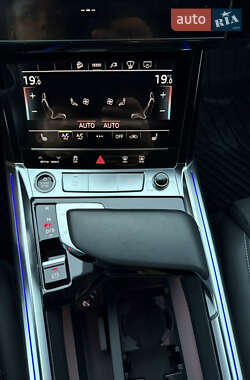 Позашляховик / Кросовер Audi e-tron 2021 в 