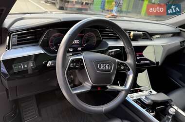 Позашляховик / Кросовер Audi e-tron 2021 в 
