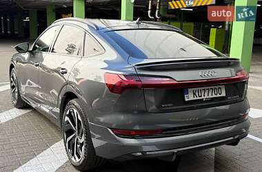 Позашляховик / Кросовер Audi e-tron 2021 в 