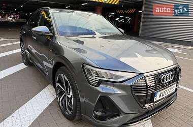 Позашляховик / Кросовер Audi e-tron 2021 в 
