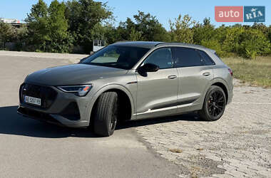 Внедорожник / Кроссовер Audi e-tron 2022 в 