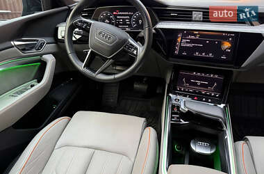 Внедорожник / Кроссовер Audi e-tron 2022 в 