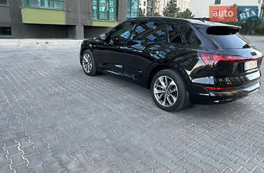 Внедорожник / Кроссовер Audi e-tron 2020 в 