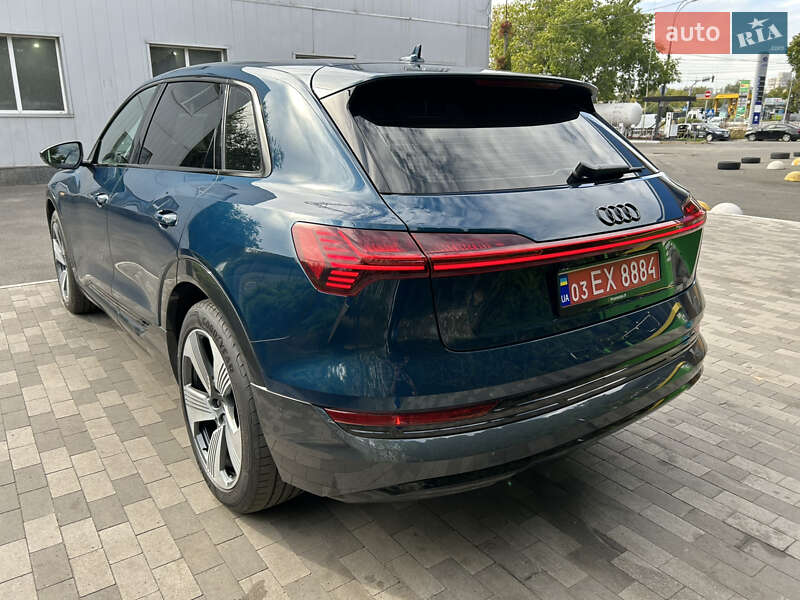 Позашляховик / Кросовер Audi e-tron 2022 в Києві