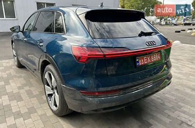 Позашляховик / Кросовер Audi e-tron 2022 в 