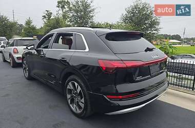 Внедорожник / Кроссовер Audi e-tron 2022 в 