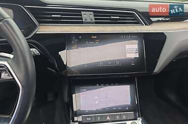 Внедорожник / Кроссовер Audi e-tron 2022 в 