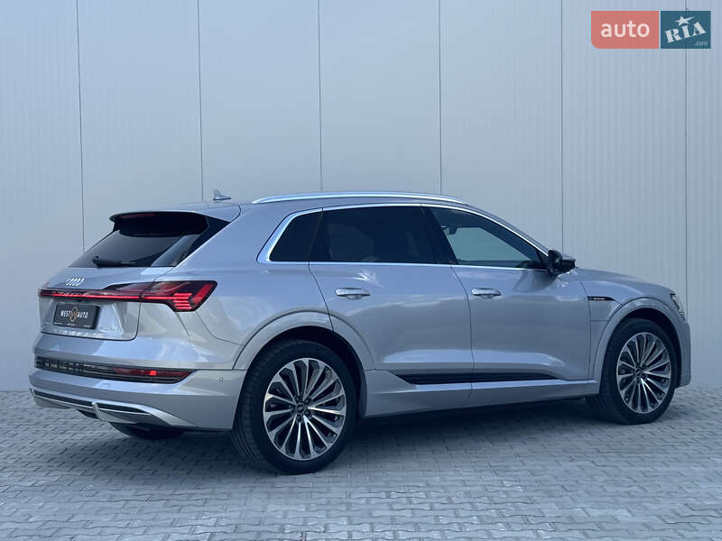 Позашляховик / Кросовер Audi e-tron 2021 в Мукачевому
