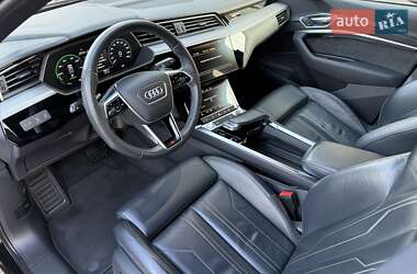 Позашляховик / Кросовер Audi e-tron 2019 в 