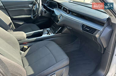 Внедорожник / Кроссовер Audi e-tron 2020 в 