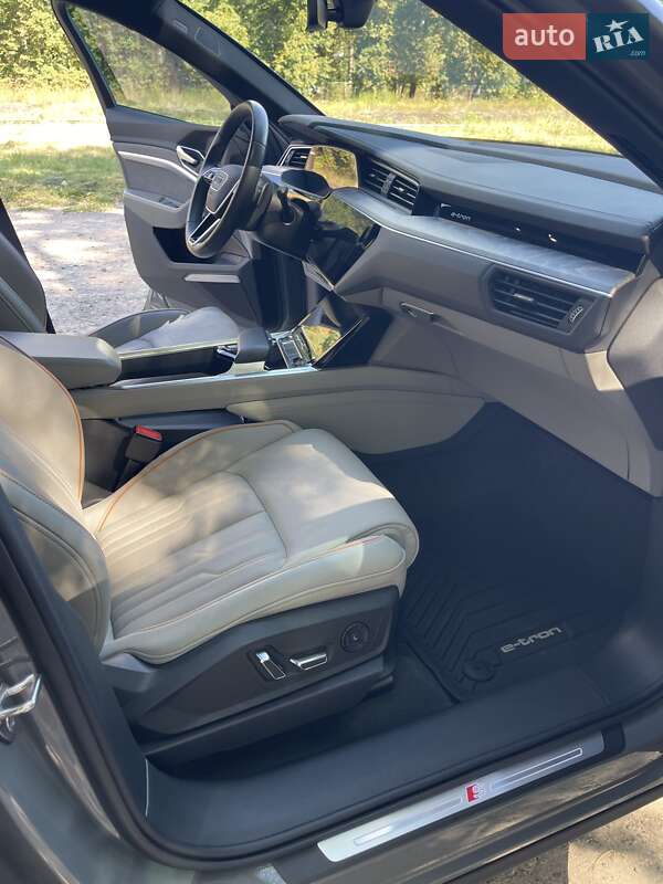 Внедорожник / Кроссовер Audi e-tron 2022 в Киеве
