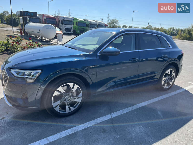 Позашляховик / Кросовер Audi e-tron 2020 в Дніпрі