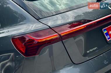 Внедорожник / Кроссовер Audi e-tron 2021 в 