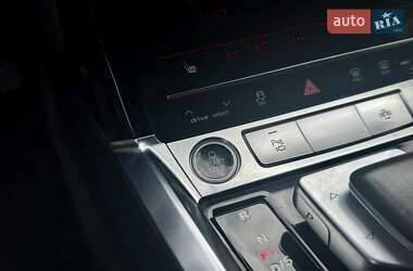 Внедорожник / Кроссовер Audi e-tron 2021 в 