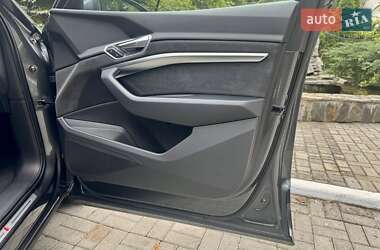 Внедорожник / Кроссовер Audi e-tron 2021 в 