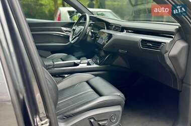 Внедорожник / Кроссовер Audi e-tron 2021 в 