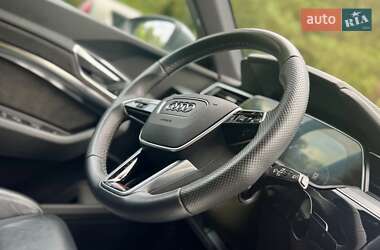 Внедорожник / Кроссовер Audi e-tron 2021 в 