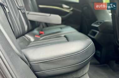 Внедорожник / Кроссовер Audi e-tron 2021 в 