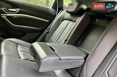 Внедорожник / Кроссовер Audi e-tron 2021 в 