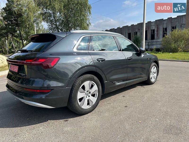 Позашляховик / Кросовер Audi e-tron 2021 в Новояворівську