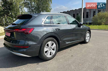 Позашляховик / Кросовер Audi e-tron 2021 в 