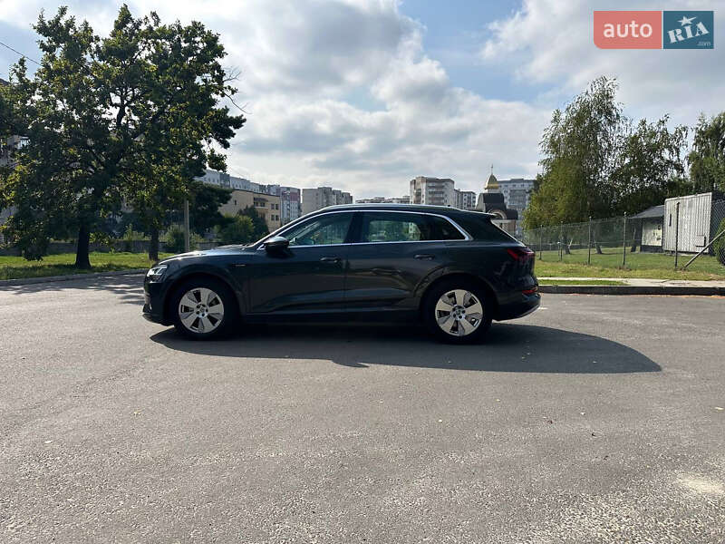 Позашляховик / Кросовер Audi e-tron 2021 в Новояворівську