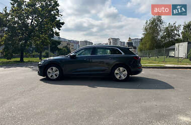 Позашляховик / Кросовер Audi e-tron 2021 в 