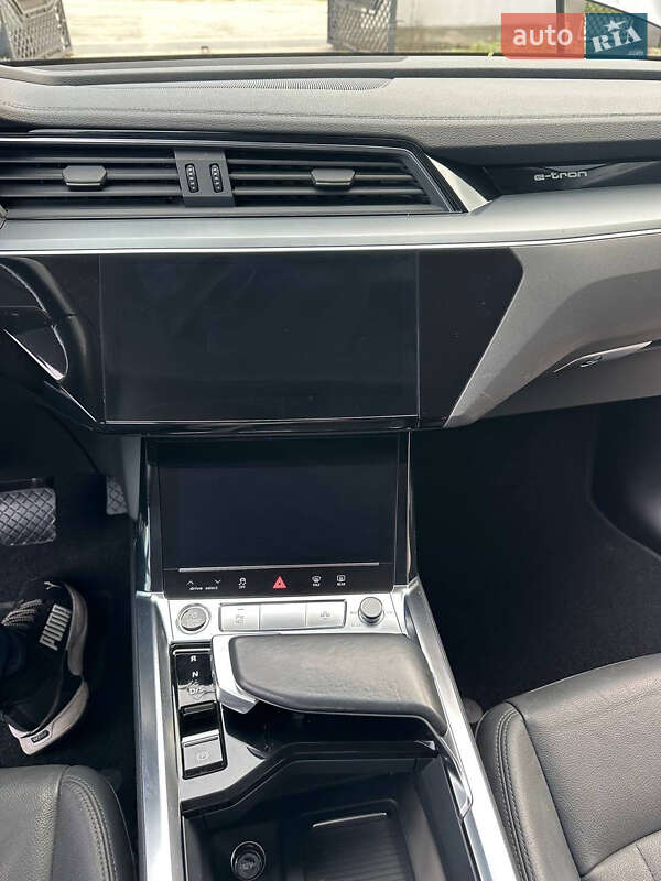 Позашляховик / Кросовер Audi e-tron 2021 в Новояворівську