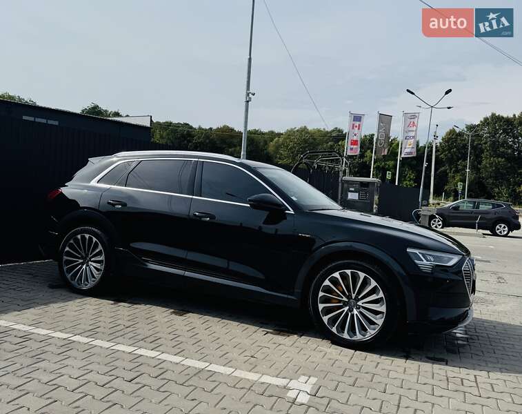 Позашляховик / Кросовер Audi e-tron 2019 в 