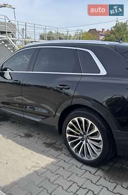 Позашляховик / Кросовер Audi e-tron 2019 в 