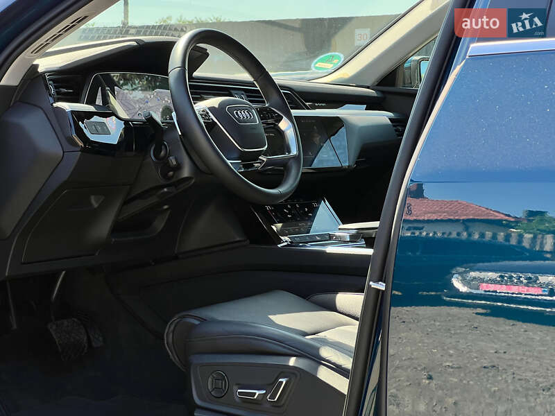 Позашляховик / Кросовер Audi e-tron 2022 в Луцьку