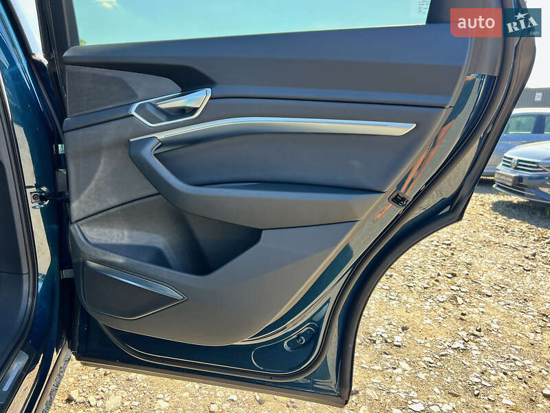Позашляховик / Кросовер Audi e-tron 2022 в Луцьку
