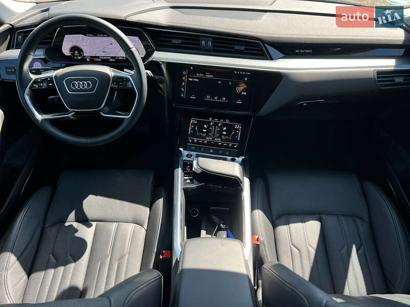 Позашляховик / Кросовер Audi e-tron 2022 в Луцьку